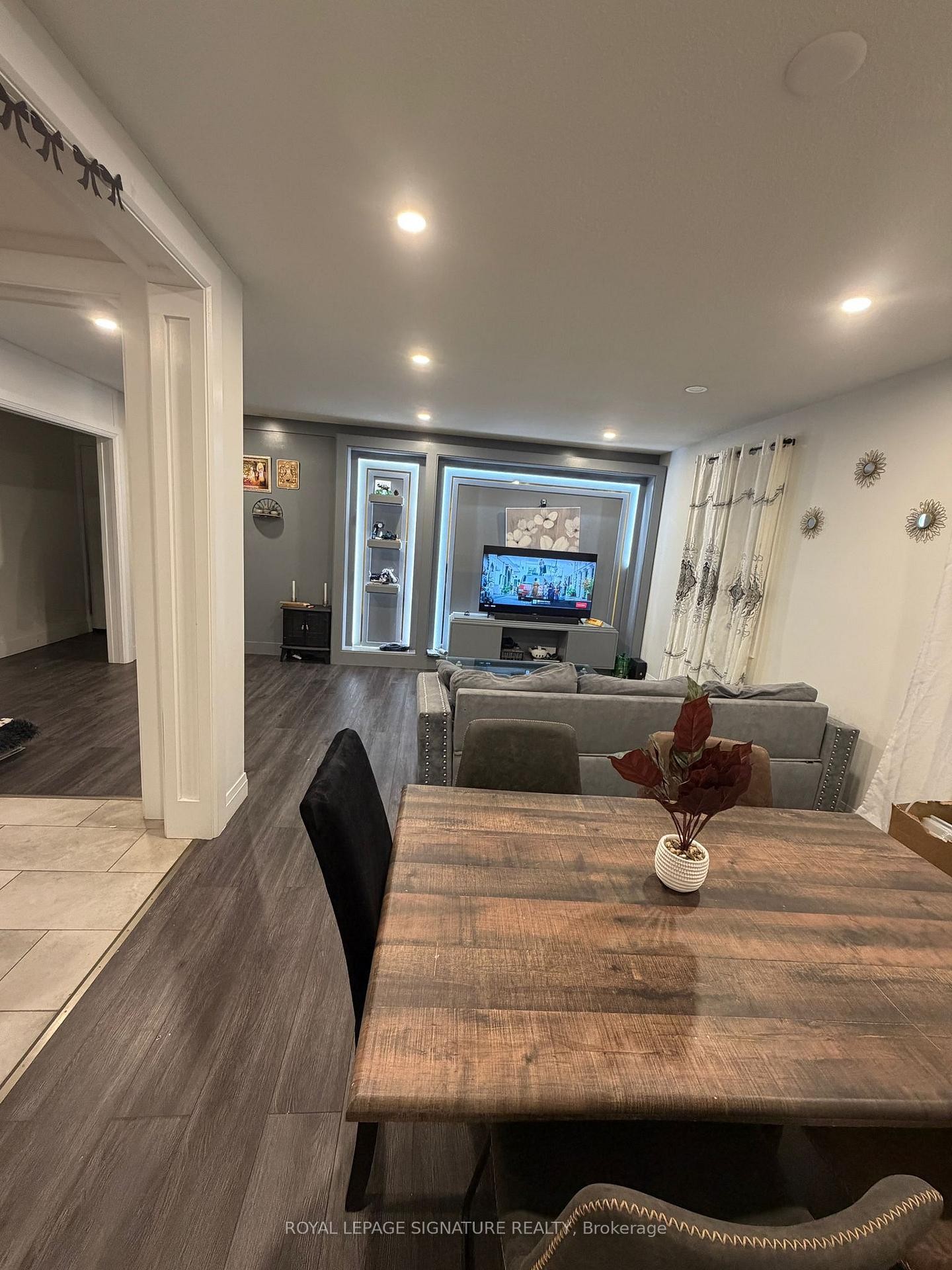 









44


Oren

Boulevard,
Barrie,




ON
L4N 4M1

