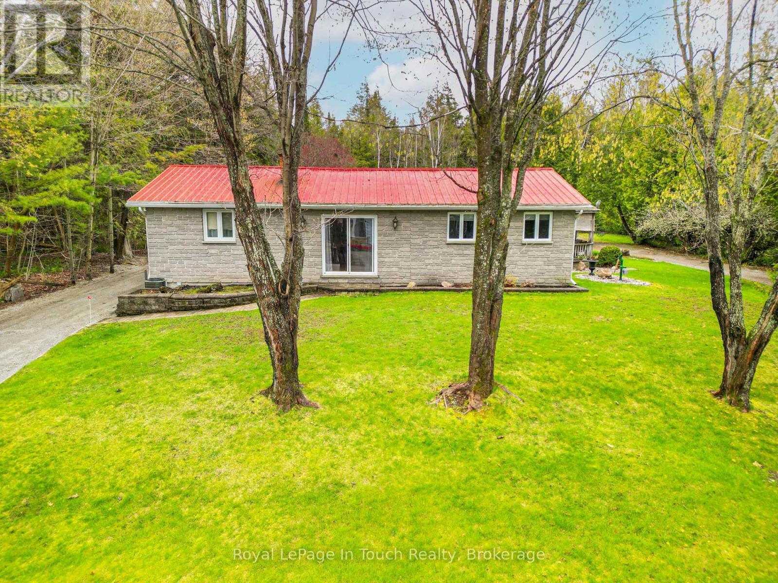 












2554 CHAMPLAIN ROAD

,
Tiny,




Ontario
L9M0C3

