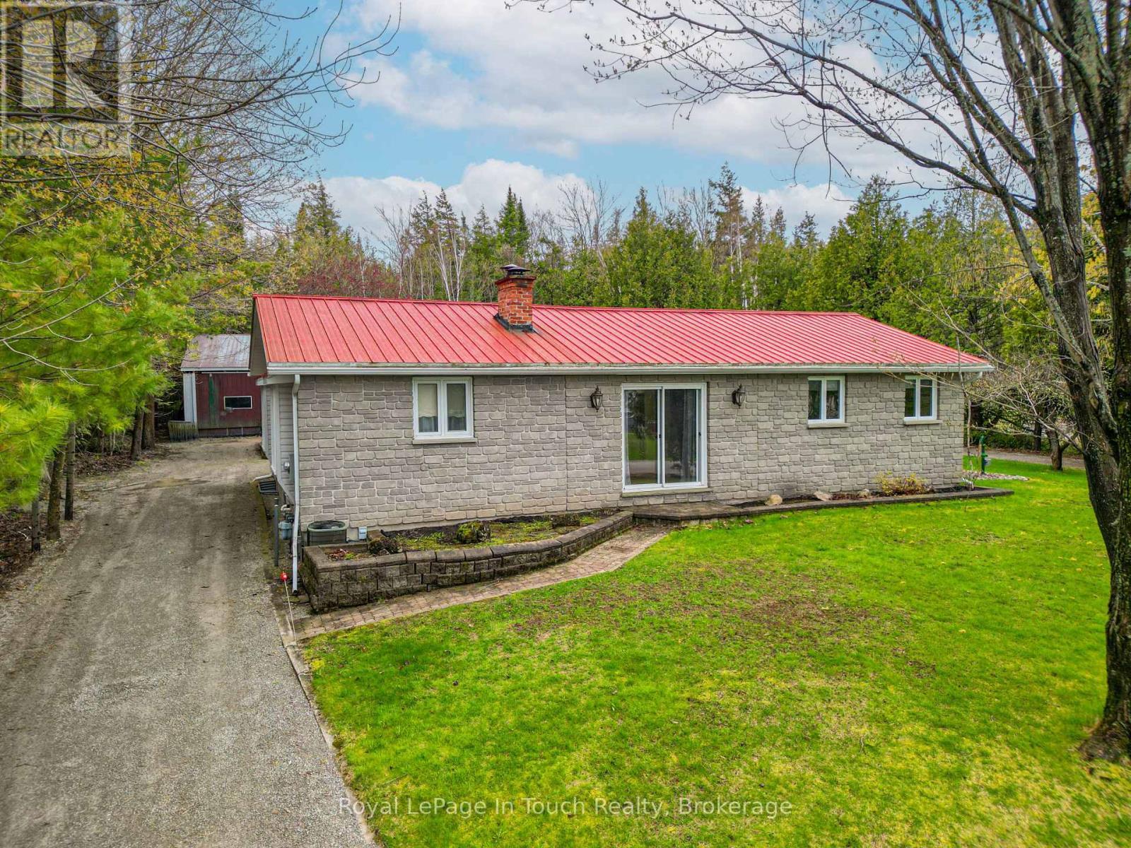 












2554 CHAMPLAIN ROAD

,
Tiny,




Ontario
L9M0C3

