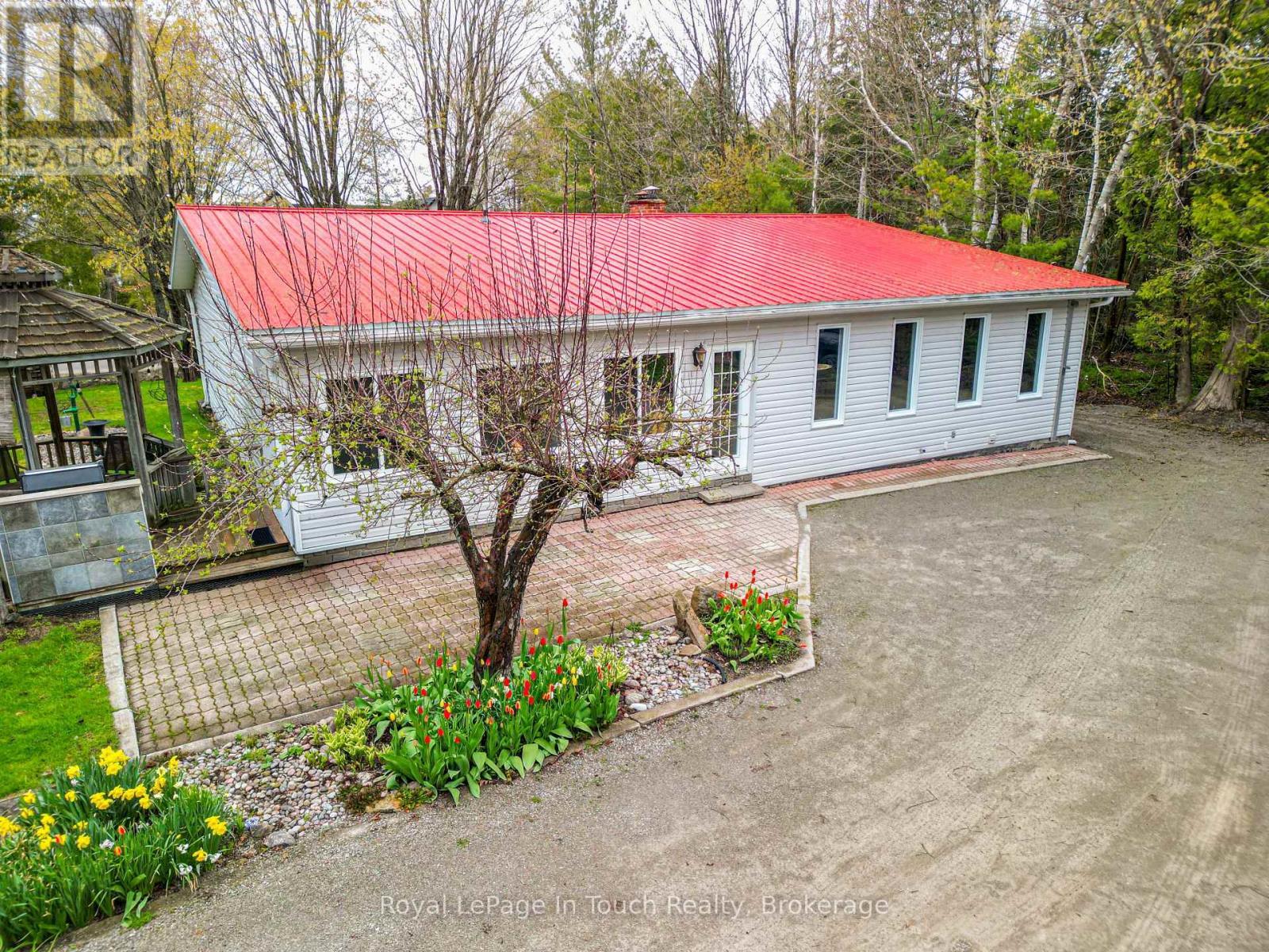 












2554 CHAMPLAIN ROAD

,
Tiny,




Ontario
L9M0C3

