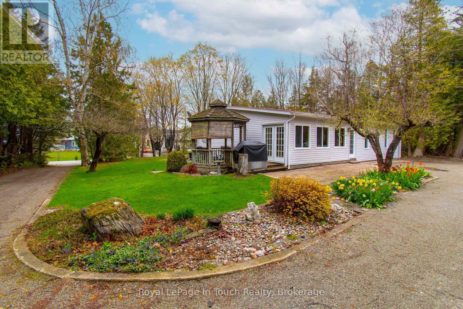 












2554 CHAMPLAIN ROAD

,
Tiny,




Ontario
L9M0C3


