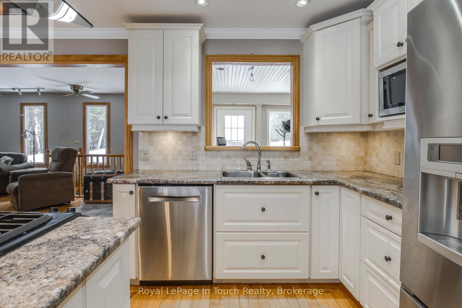 












2554 CHAMPLAIN ROAD

,
Tiny,




Ontario
L9M0C3

