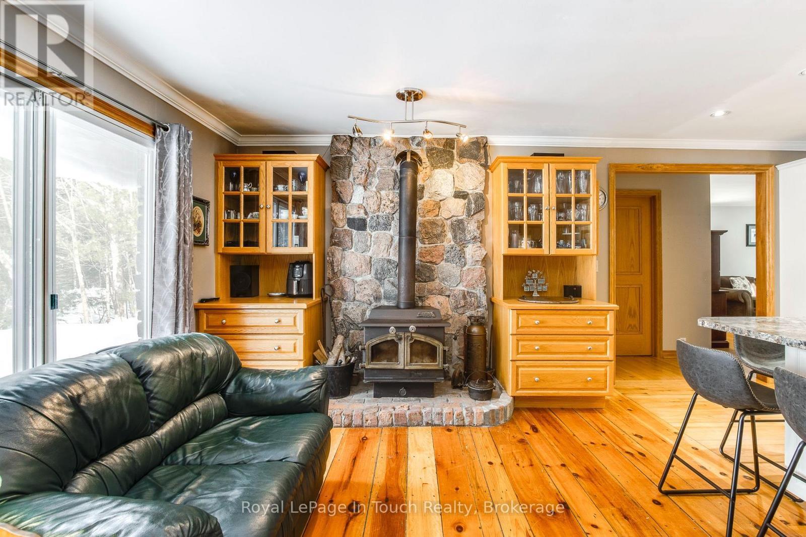 












2554 CHAMPLAIN ROAD

,
Tiny,




Ontario
L9M0C3

