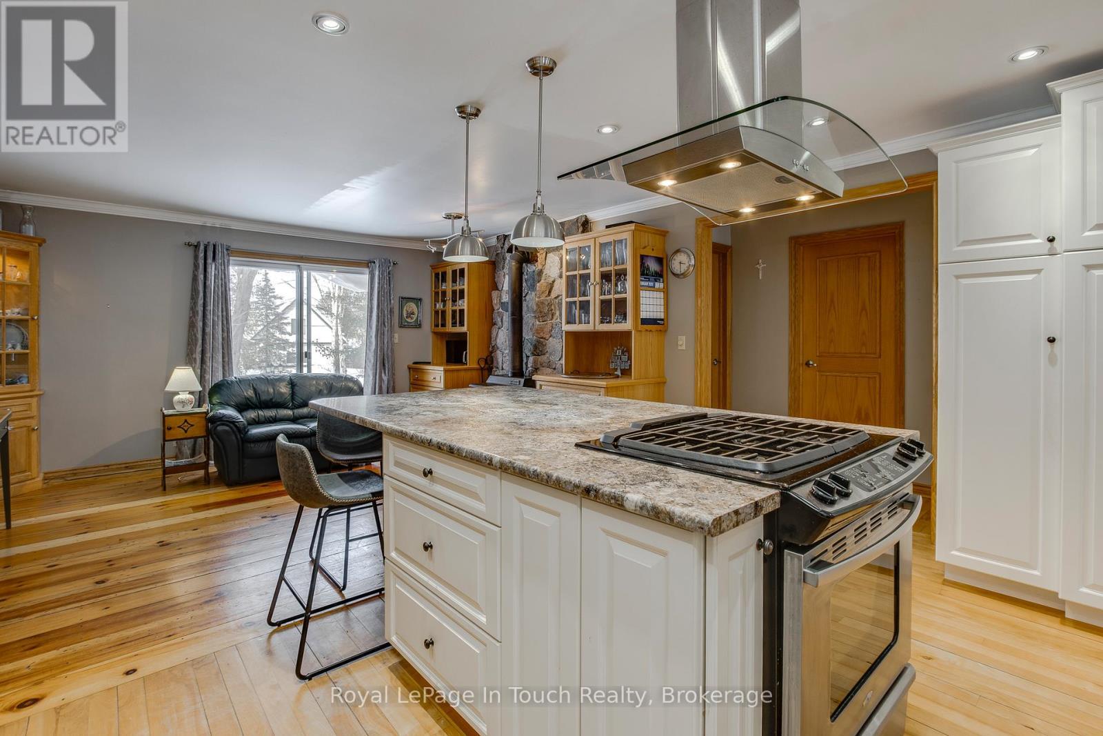 












2554 CHAMPLAIN ROAD

,
Tiny,




Ontario
L9M0C3

