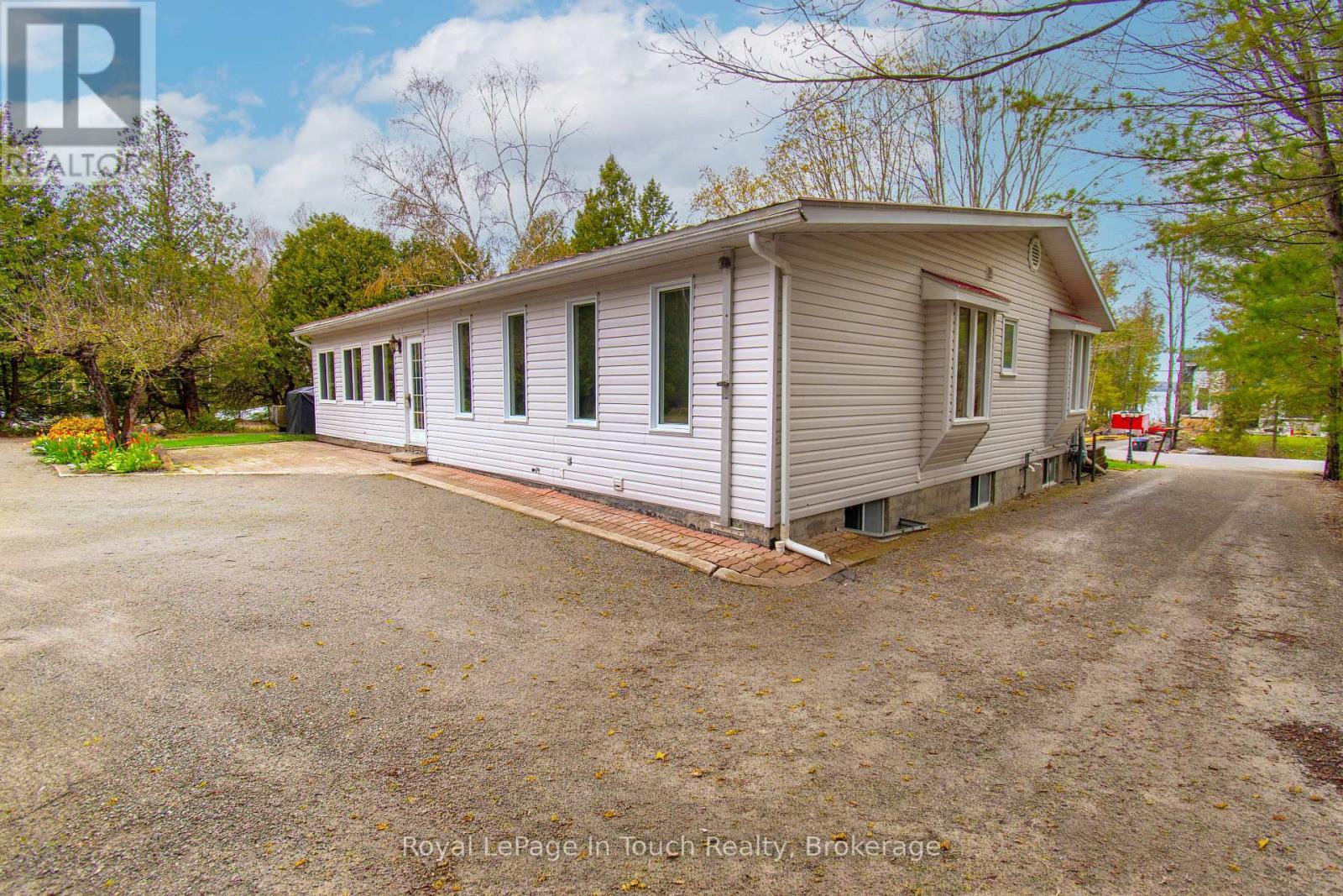 












2554 CHAMPLAIN ROAD

,
Tiny,




Ontario
L9M0C3

