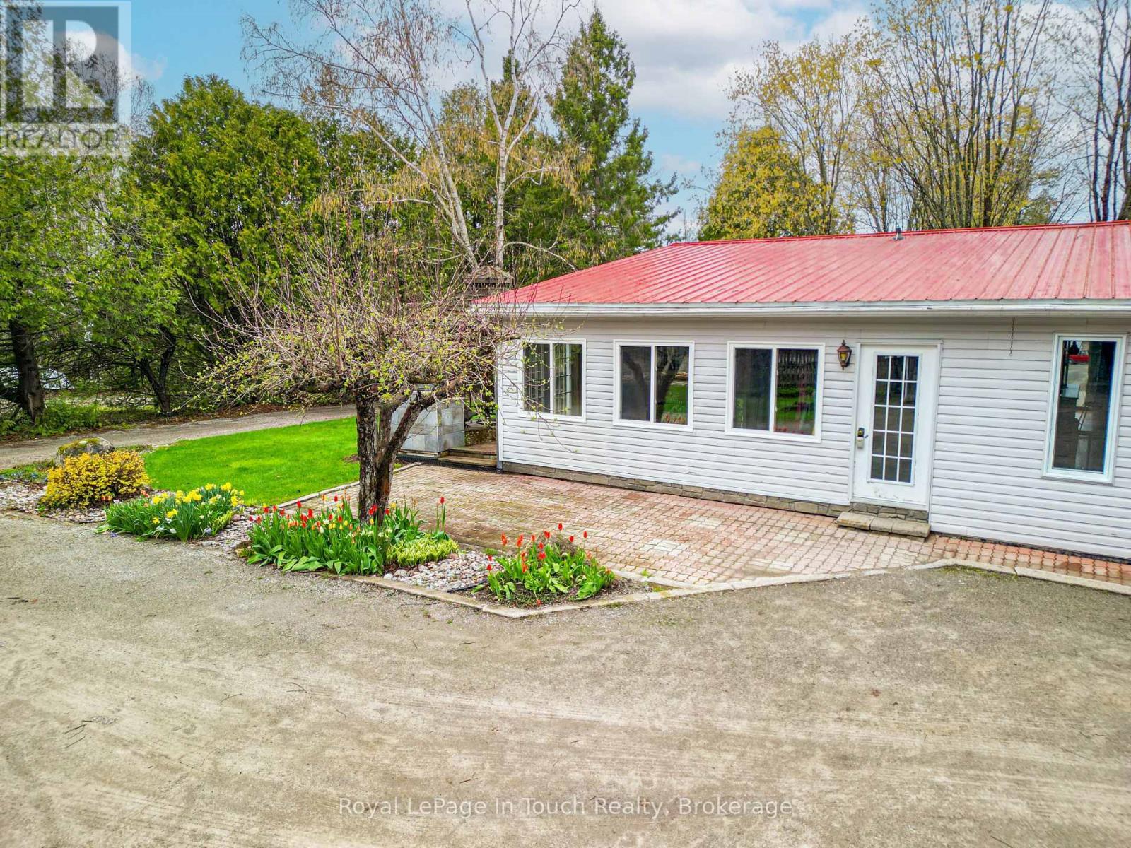 












2554 CHAMPLAIN ROAD

,
Tiny,




Ontario
L9M0C3

