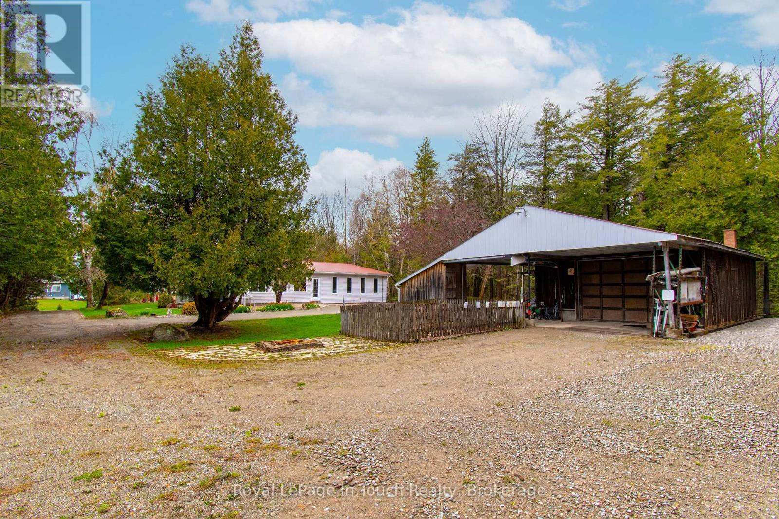 












2554 CHAMPLAIN ROAD

,
Tiny,




Ontario
L9M0C3

