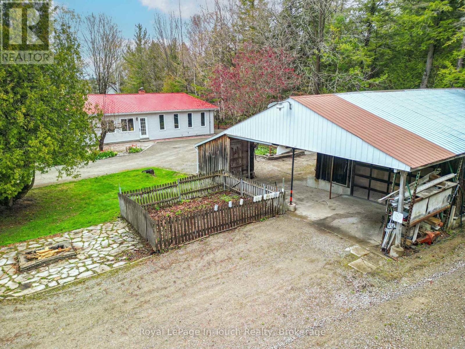 












2554 CHAMPLAIN ROAD

,
Tiny,




Ontario
L9M0C3

