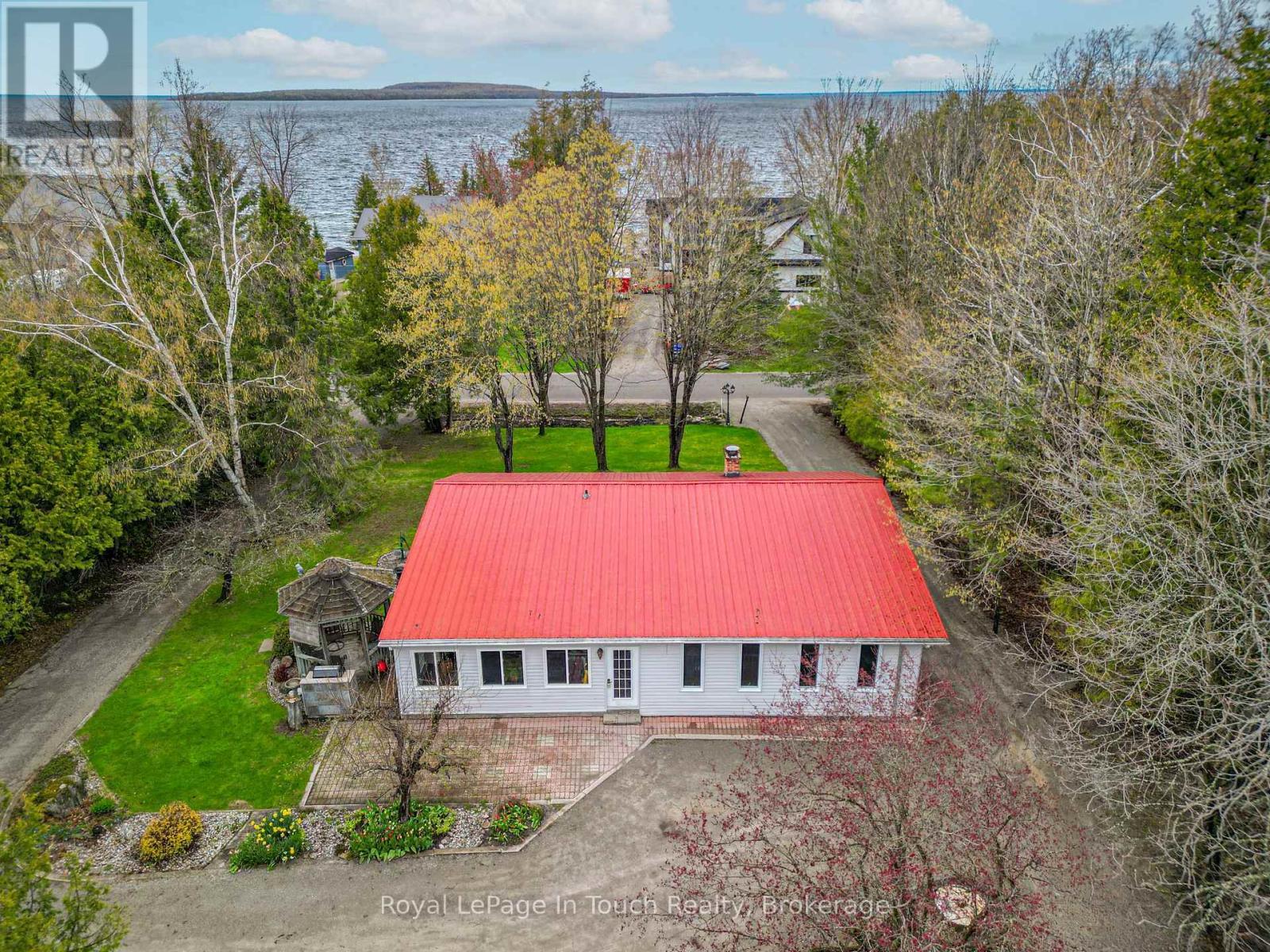 












2554 CHAMPLAIN ROAD

,
Tiny,




Ontario
L9M0C3

