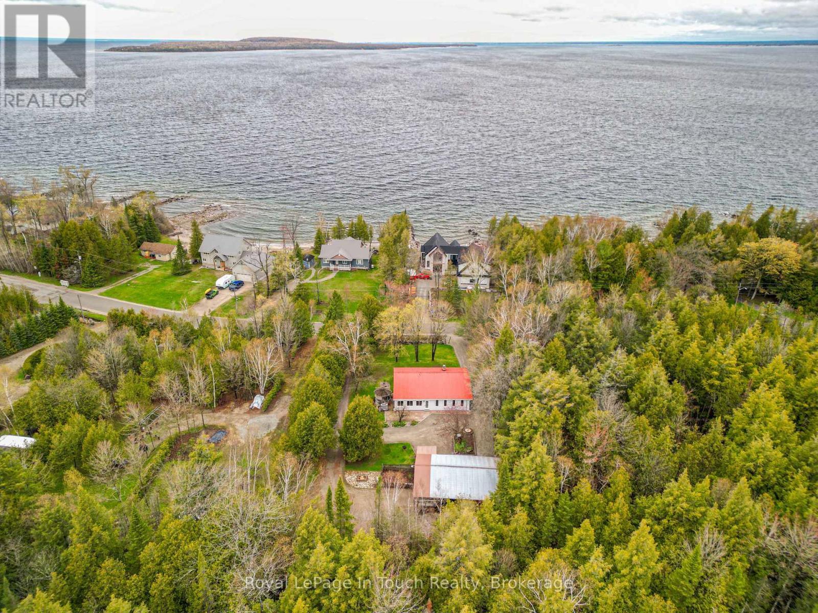 












2554 CHAMPLAIN ROAD

,
Tiny,




Ontario
L9M0C3

