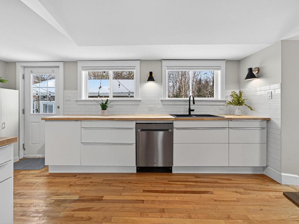 












15 Sussex Street

,
Spryfield,




NS
B3R 1N8

