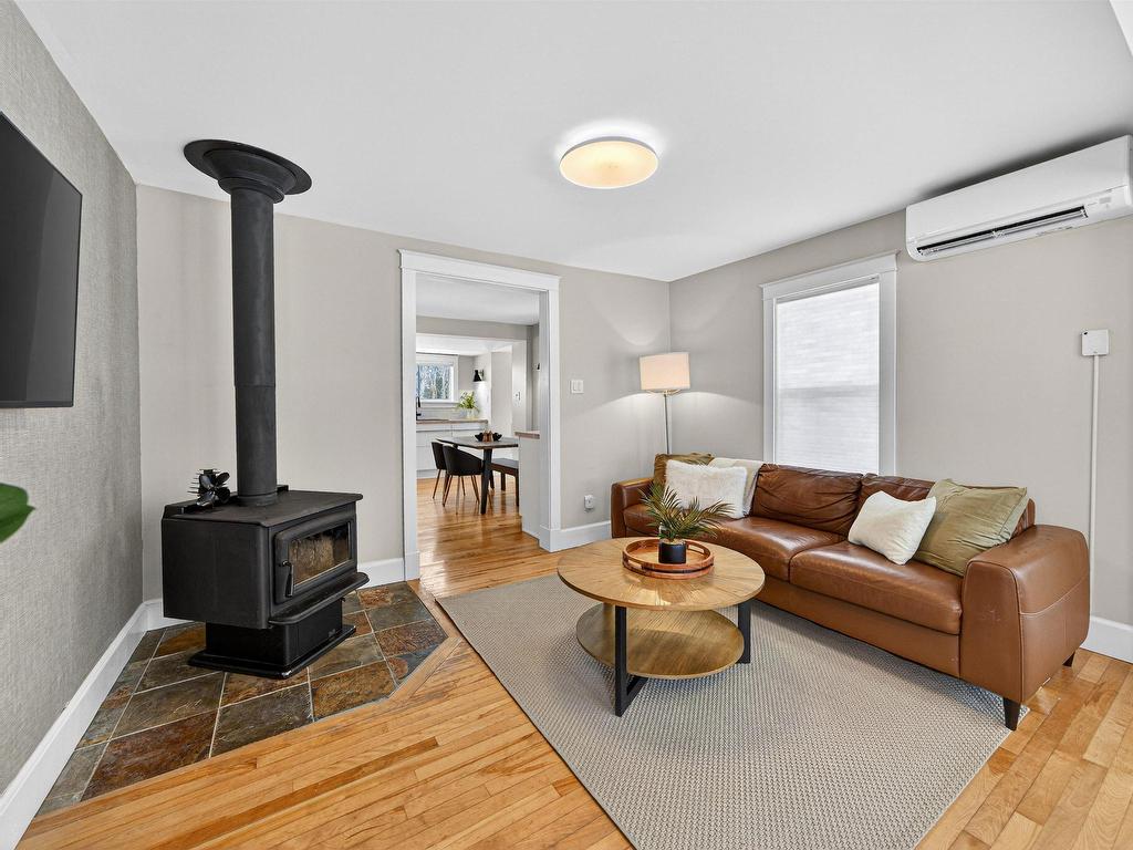 












15 Sussex Street

,
Spryfield,




NS
B3R 1N8

