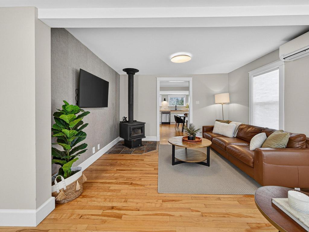 












15 Sussex Street

,
Spryfield,




NS
B3R 1N8

