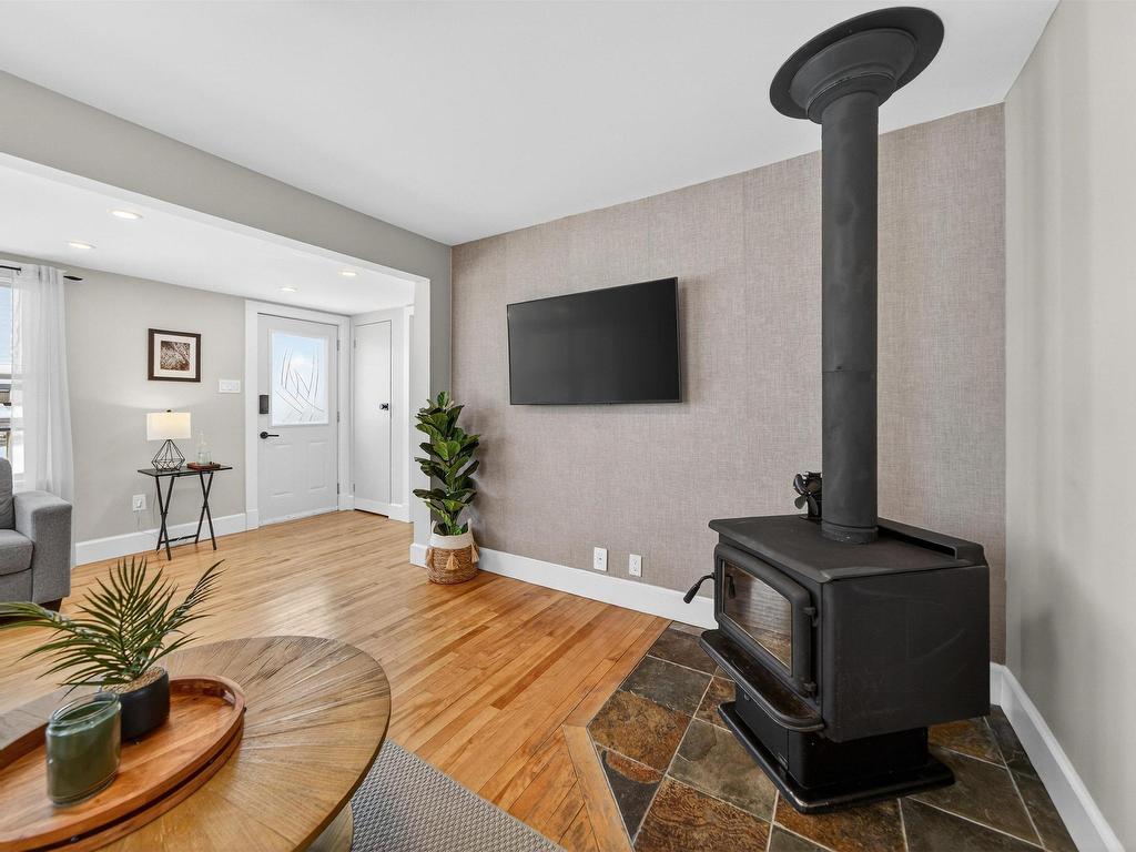 












15 Sussex Street

,
Spryfield,




NS
B3R 1N8

