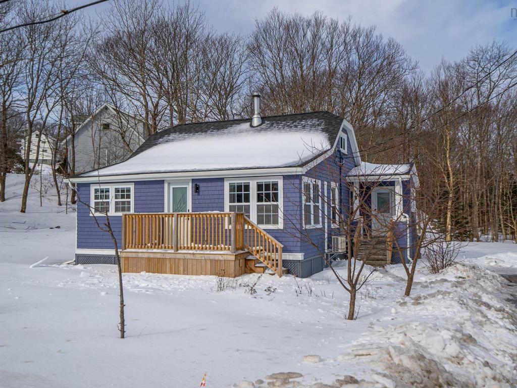 












15 Sussex Street

,
Spryfield,




NS
B3R 1N8

