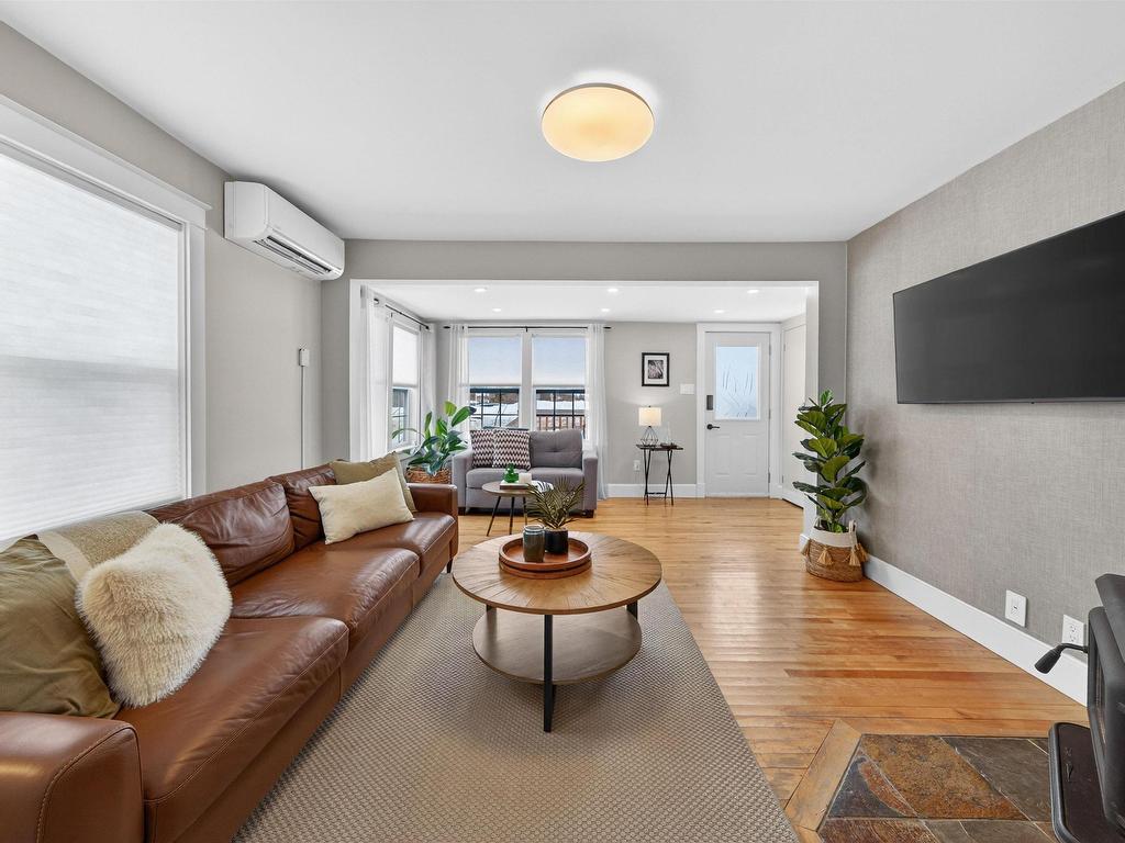 












15 Sussex Street

,
Spryfield,




NS
B3R 1N8

