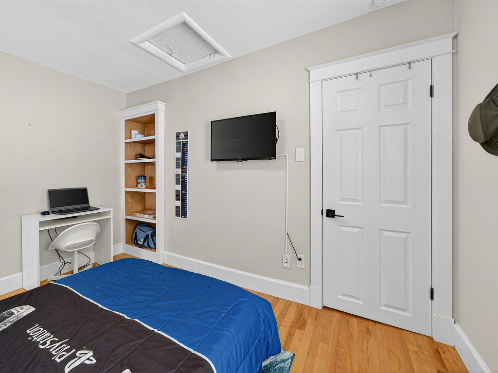 












15 Sussex Street

,
Spryfield,




NS
B3R 1N8

