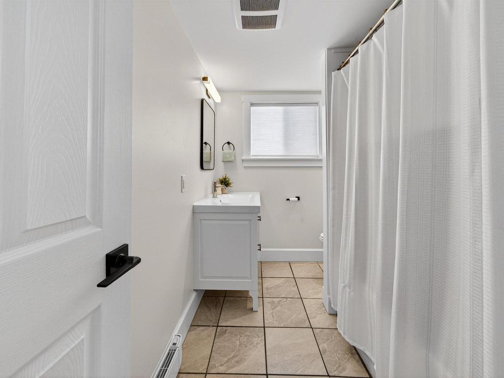 












15 Sussex Street

,
Spryfield,




NS
B3R 1N8

