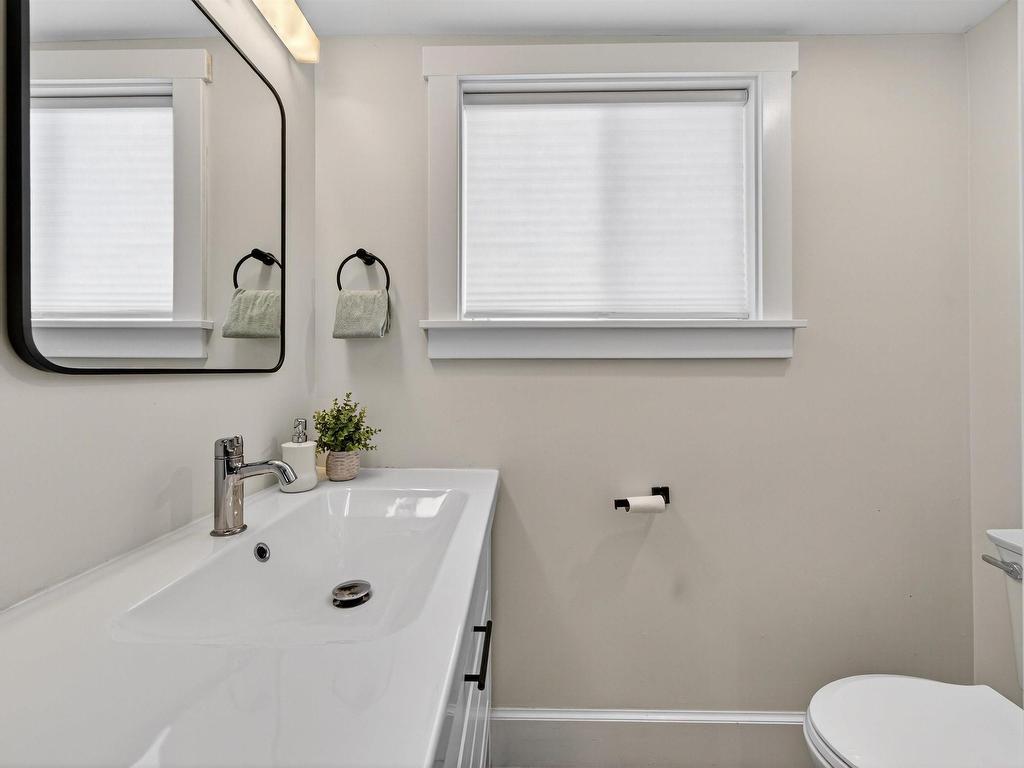 












15 Sussex Street

,
Spryfield,




NS
B3R 1N8

