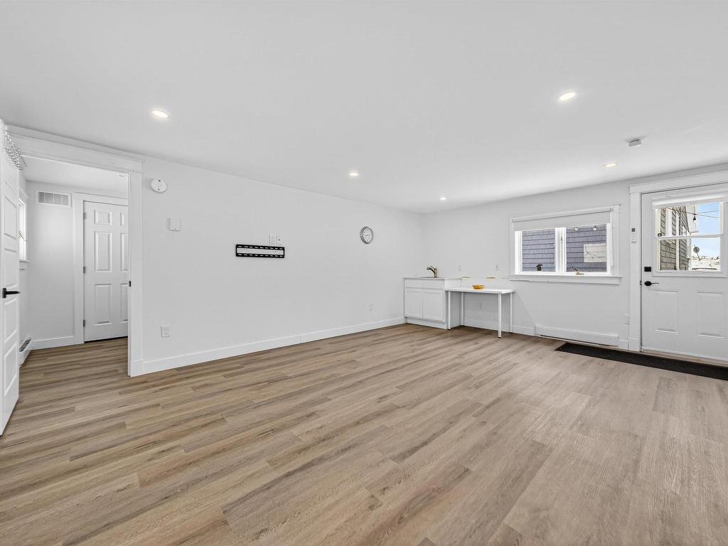 












15 Sussex Street

,
Spryfield,




NS
B3R 1N8

