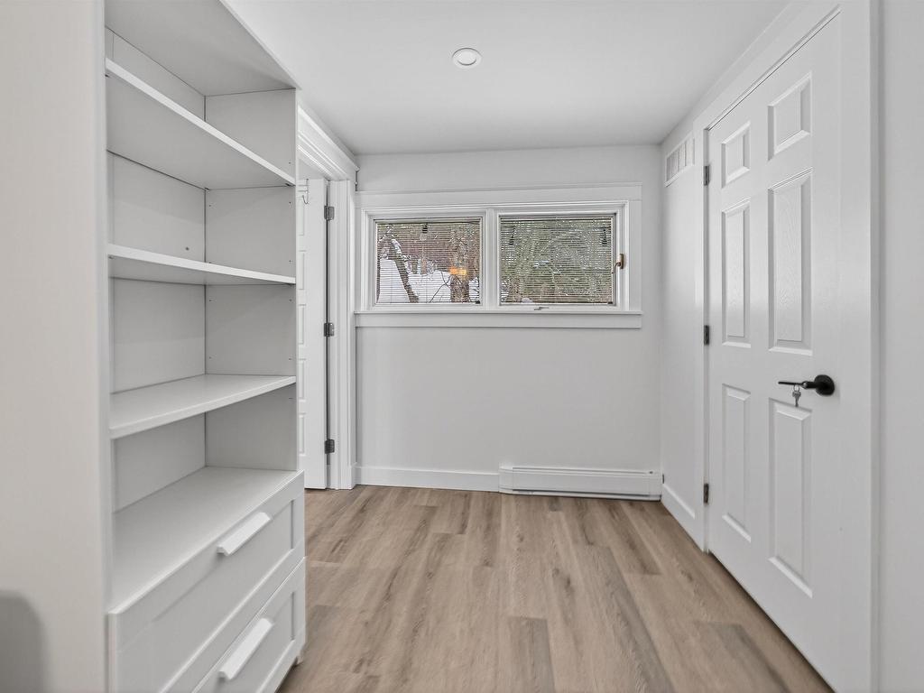 












15 Sussex Street

,
Spryfield,




NS
B3R 1N8

