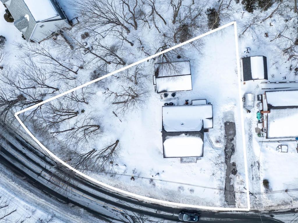 












15 Sussex Street

,
Spryfield,




NS
B3R 1N8

