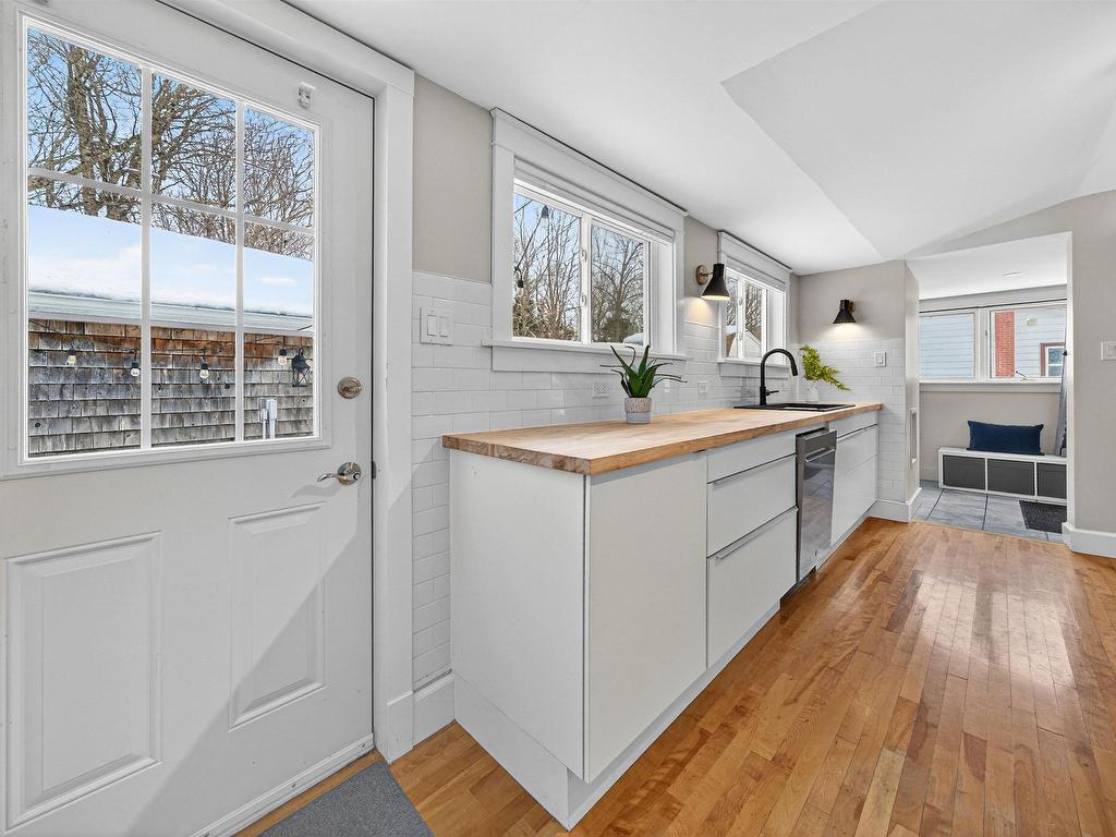 












15 Sussex Street

,
Spryfield,




NS
B3R 1N8

