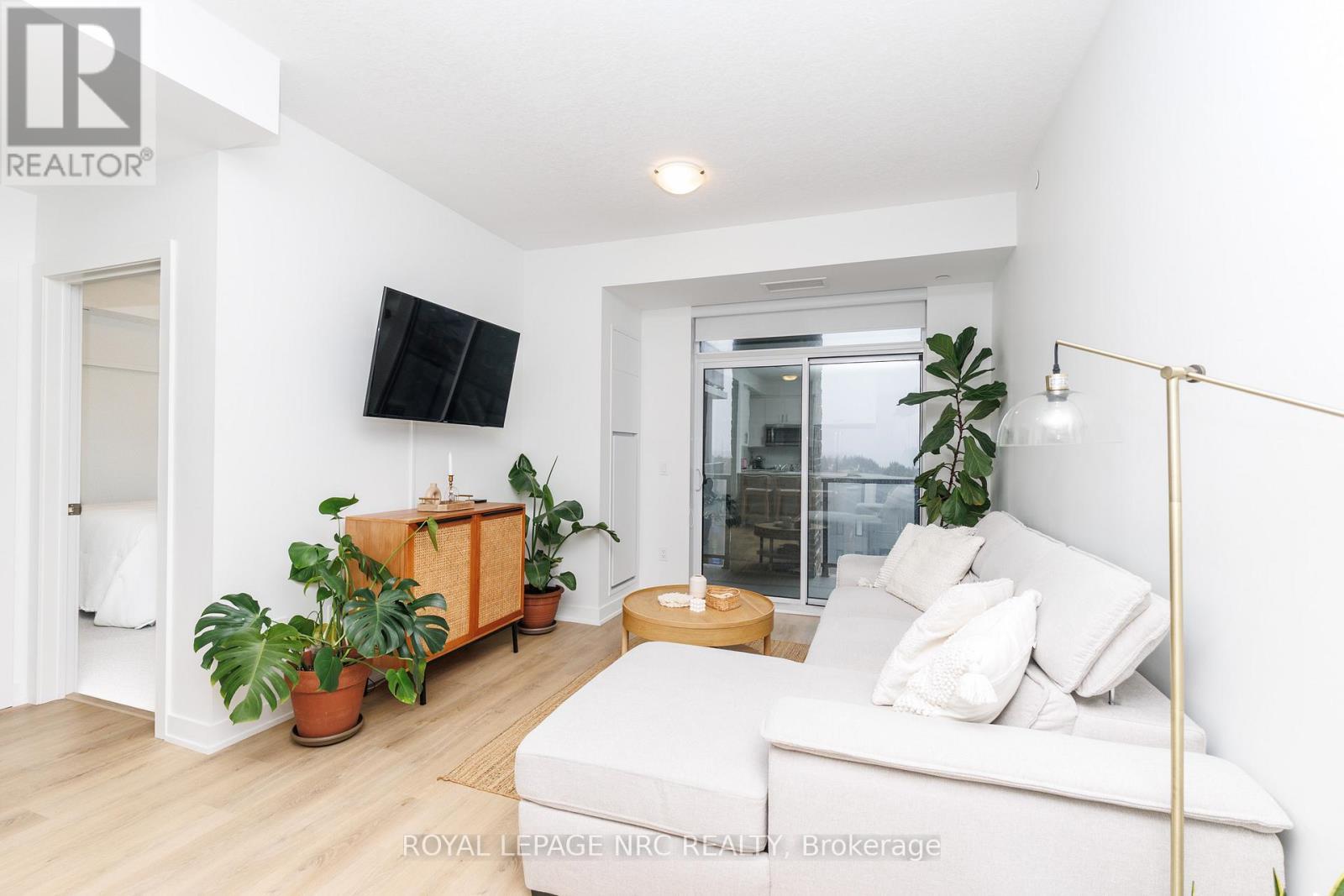 












501 - 600 NORTH SERVICE ROAD

,
Hamilton,




Ontario
L8E5A7

