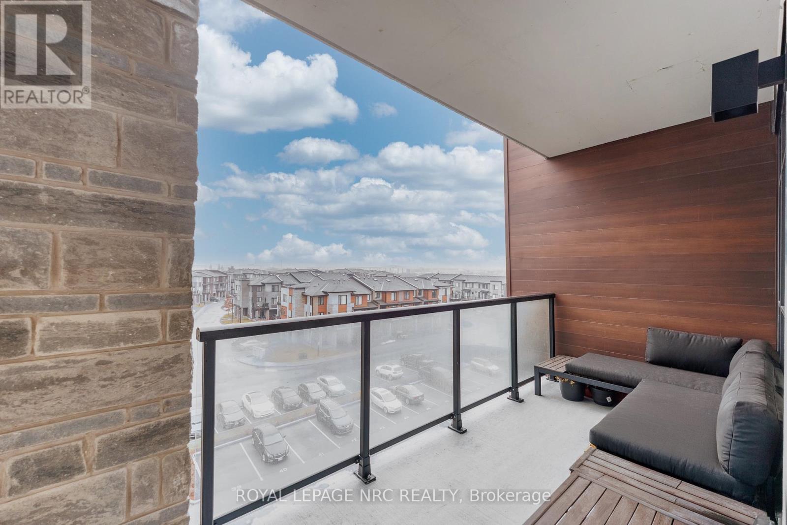 












501 - 600 NORTH SERVICE ROAD

,
Hamilton,




Ontario
L8E5A7

