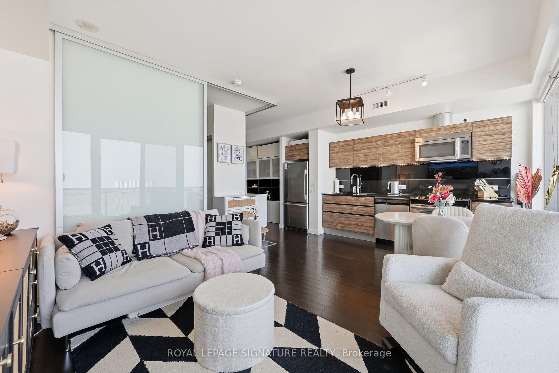 









390


Cherry

Street, 2805,
Toronto,




ON
M5A 0E2

