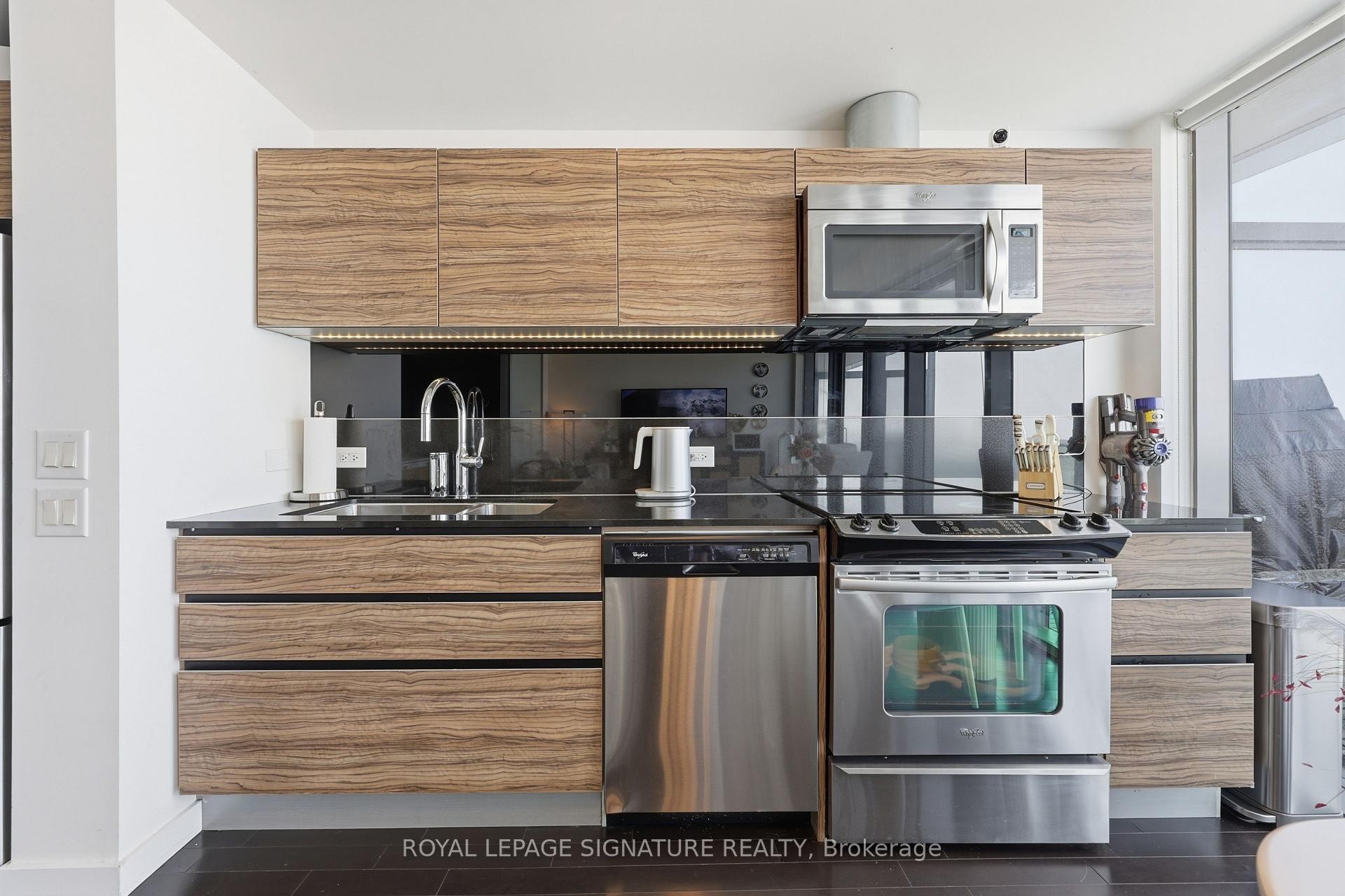 









390


Cherry

Street, 2805,
Toronto,




ON
M5A 0E2

