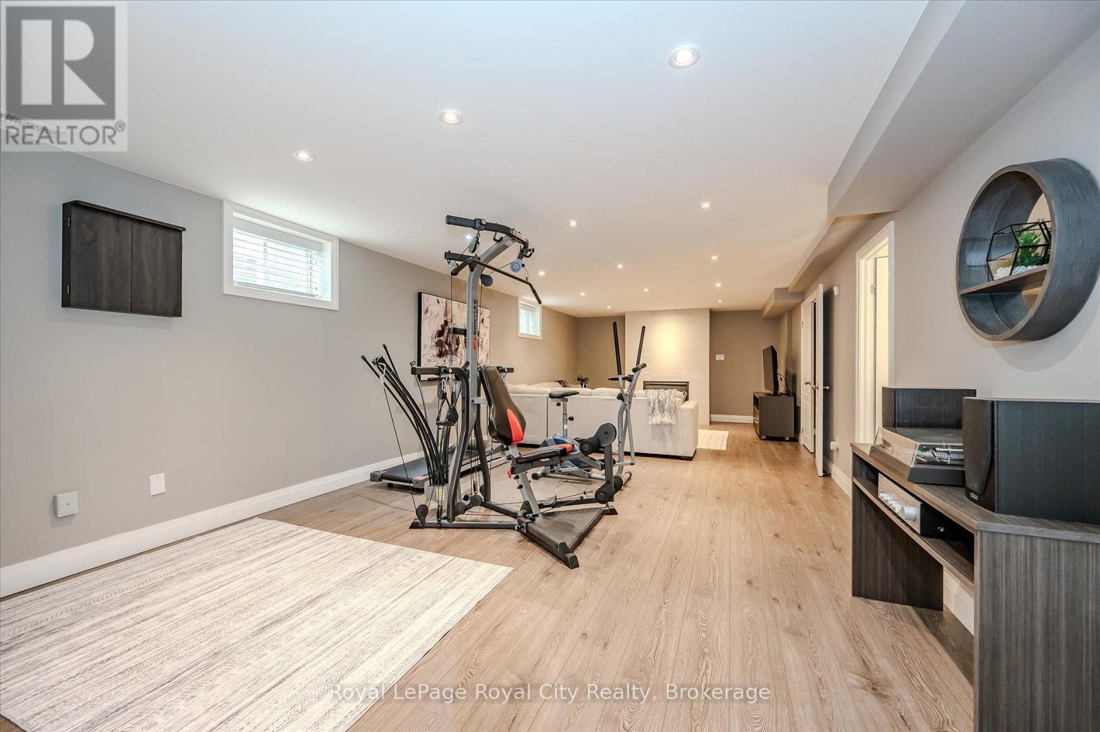 












16 HALL AVENUE

,
Guelph (Pineridge/Westminster Woods),




Ontario
N1L0B3

