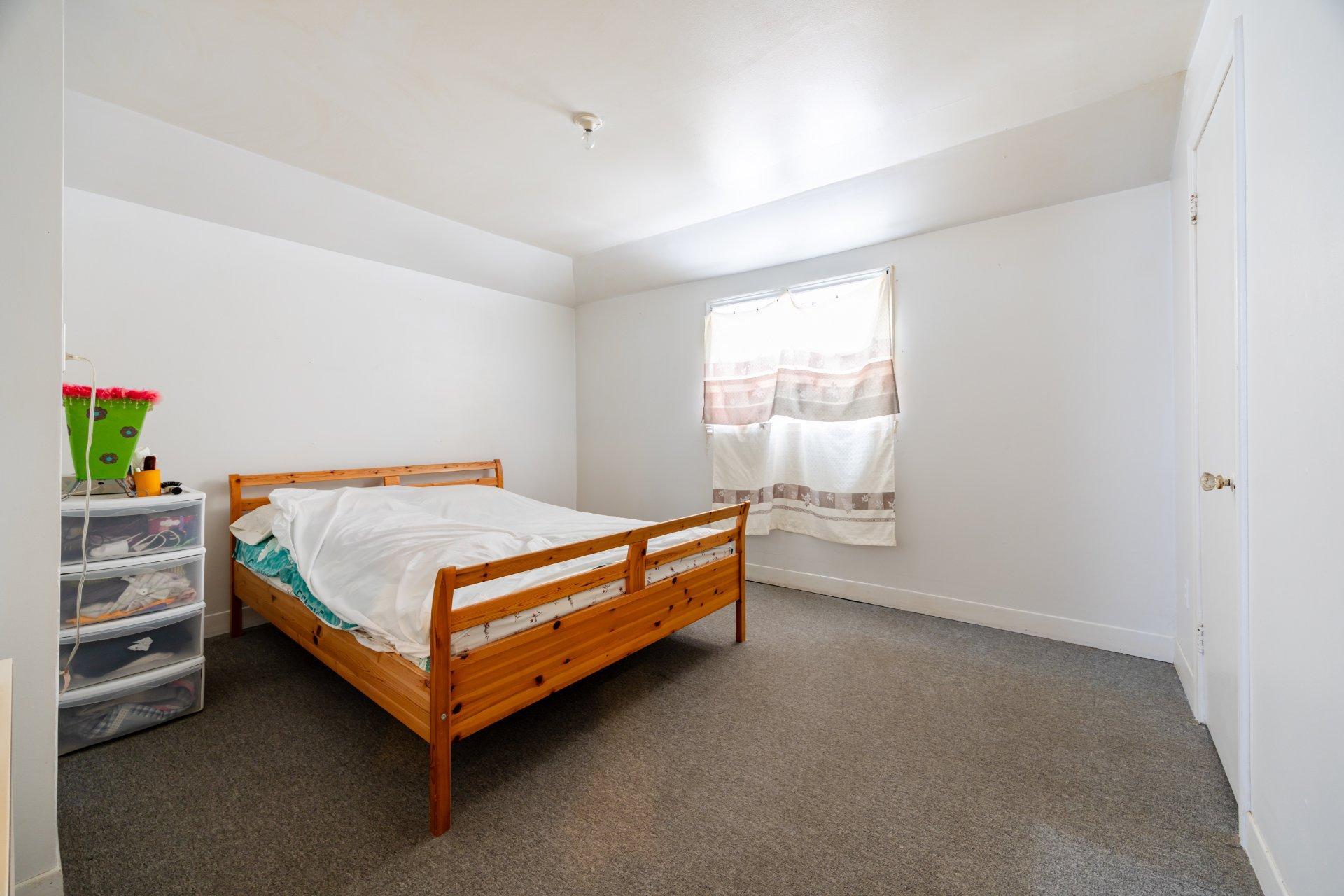 









424


Rue Laurier

,
Val-des-Sources,




QC
J1T2H6

