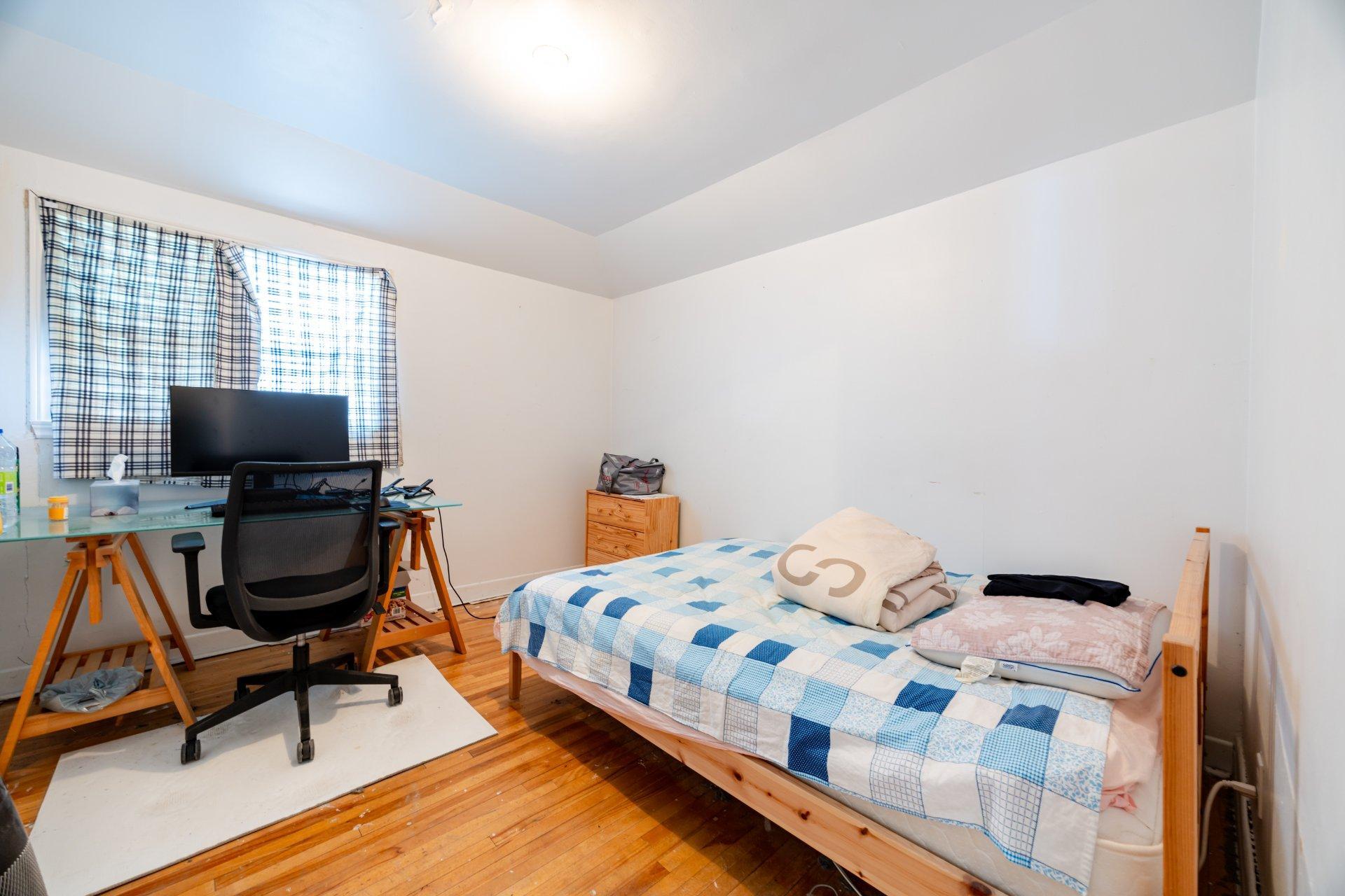 









424


Rue Laurier

,
Val-des-Sources,




QC
J1T2H6

