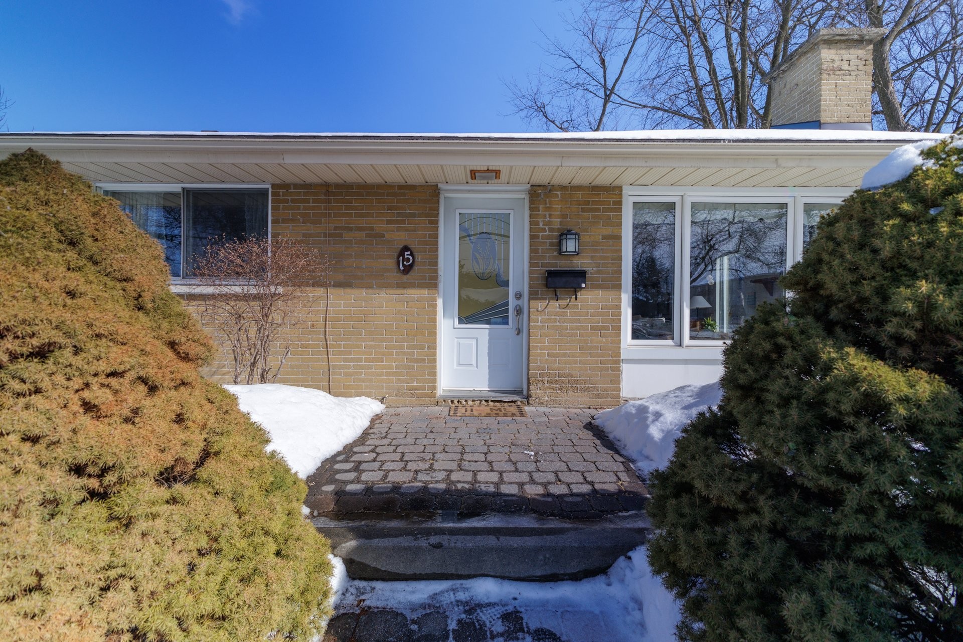 









15


Av. Aurora

,
Pointe-Claire,




QC
H9R3E6

