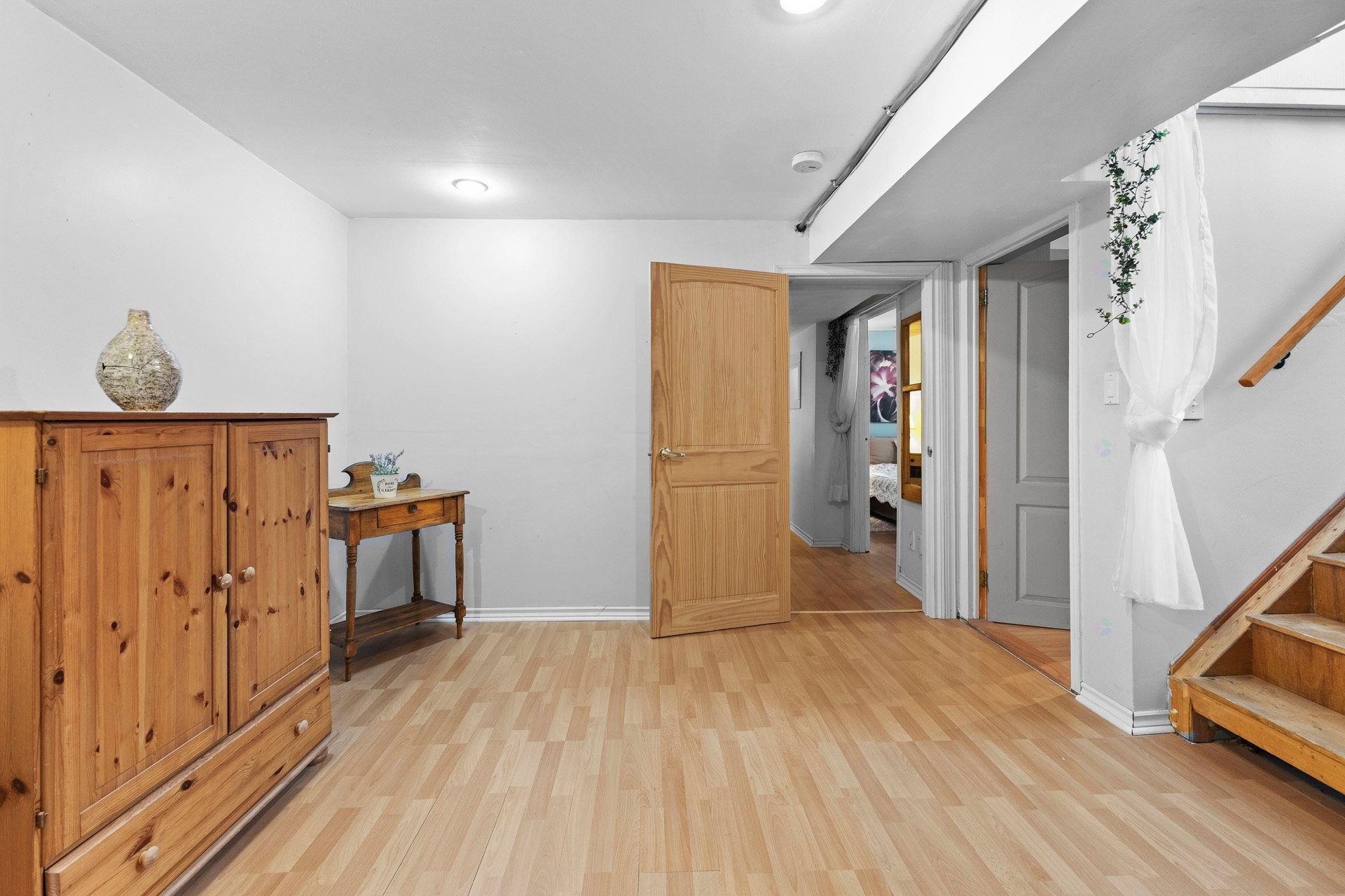 









15


Av. Aurora

,
Pointe-Claire,




QC
H9R3E6

