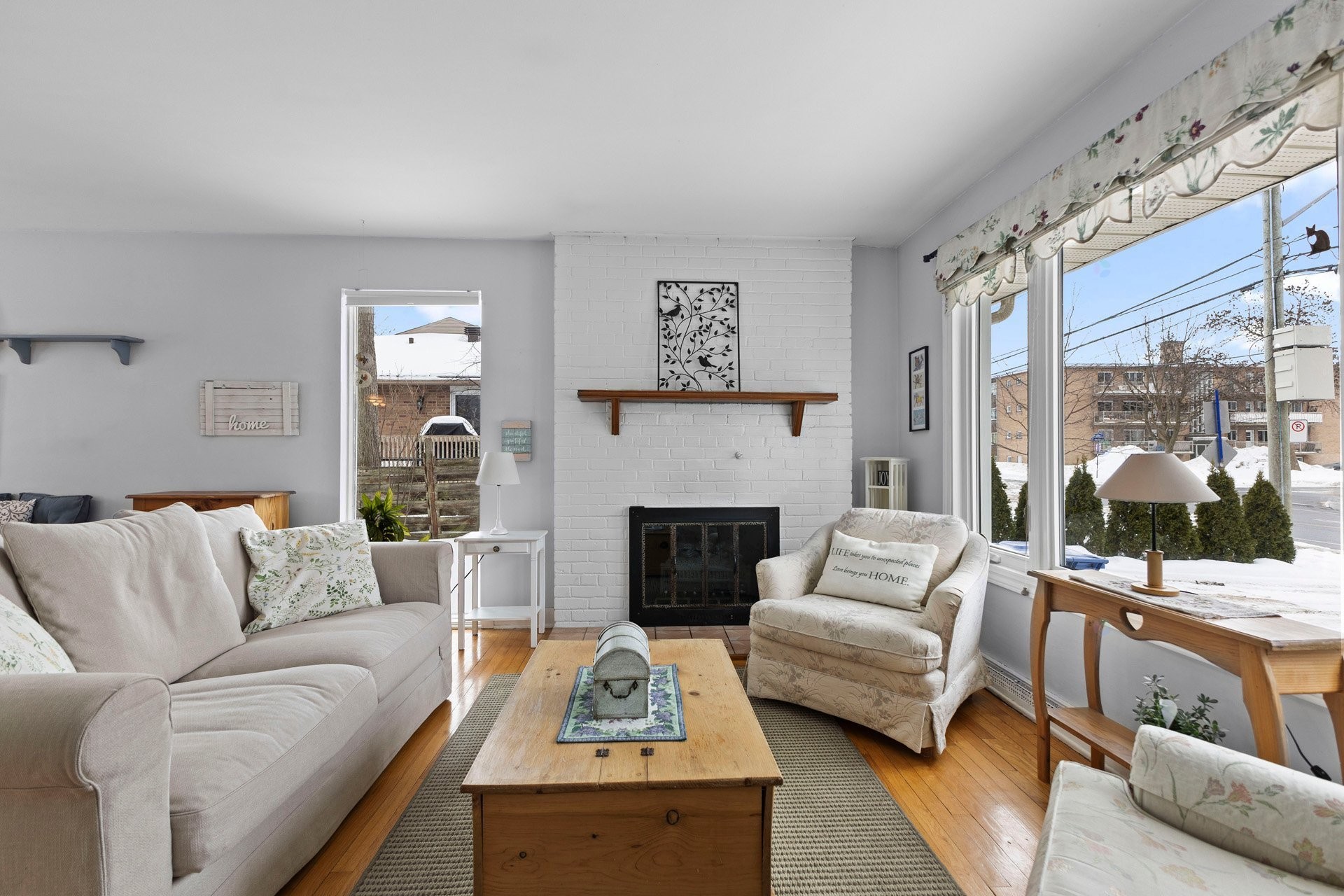 









15


Av. Aurora

,
Pointe-Claire,




QC
H9R3E6

