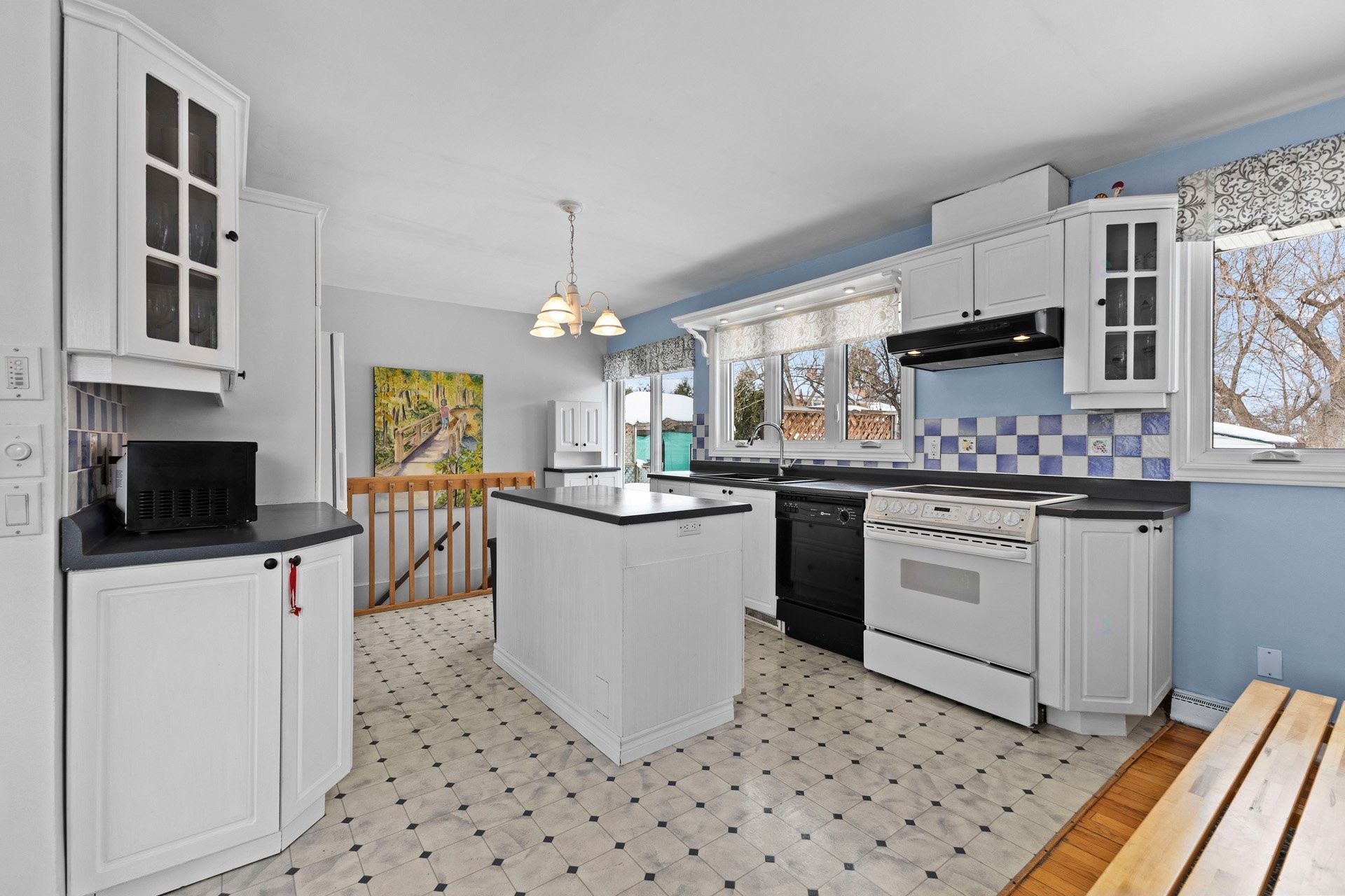 









15


Av. Aurora

,
Pointe-Claire,




QC
H9R3E6

