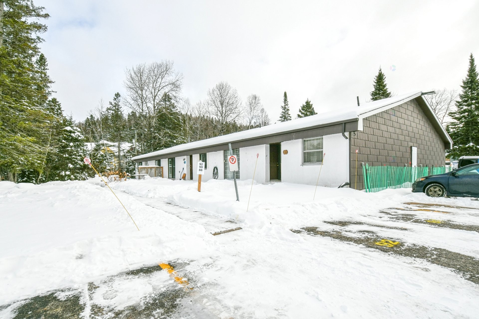 









90


Rue Desjardins

,
Sainte-Agathe-des-Monts,




QC
J8C2W9

