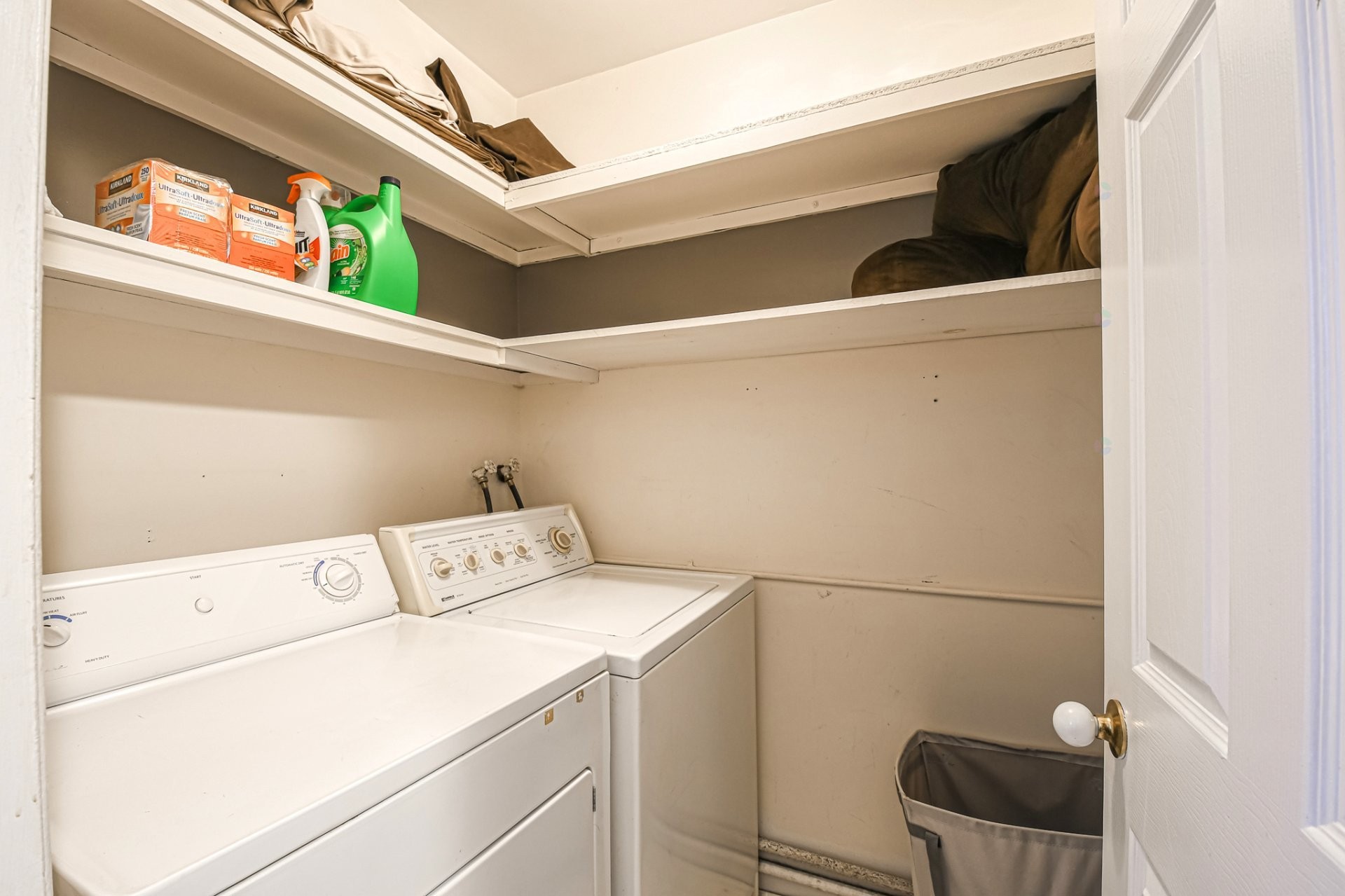 









90


Rue Desjardins

,
Sainte-Agathe-des-Monts,




QC
J8C2W9

