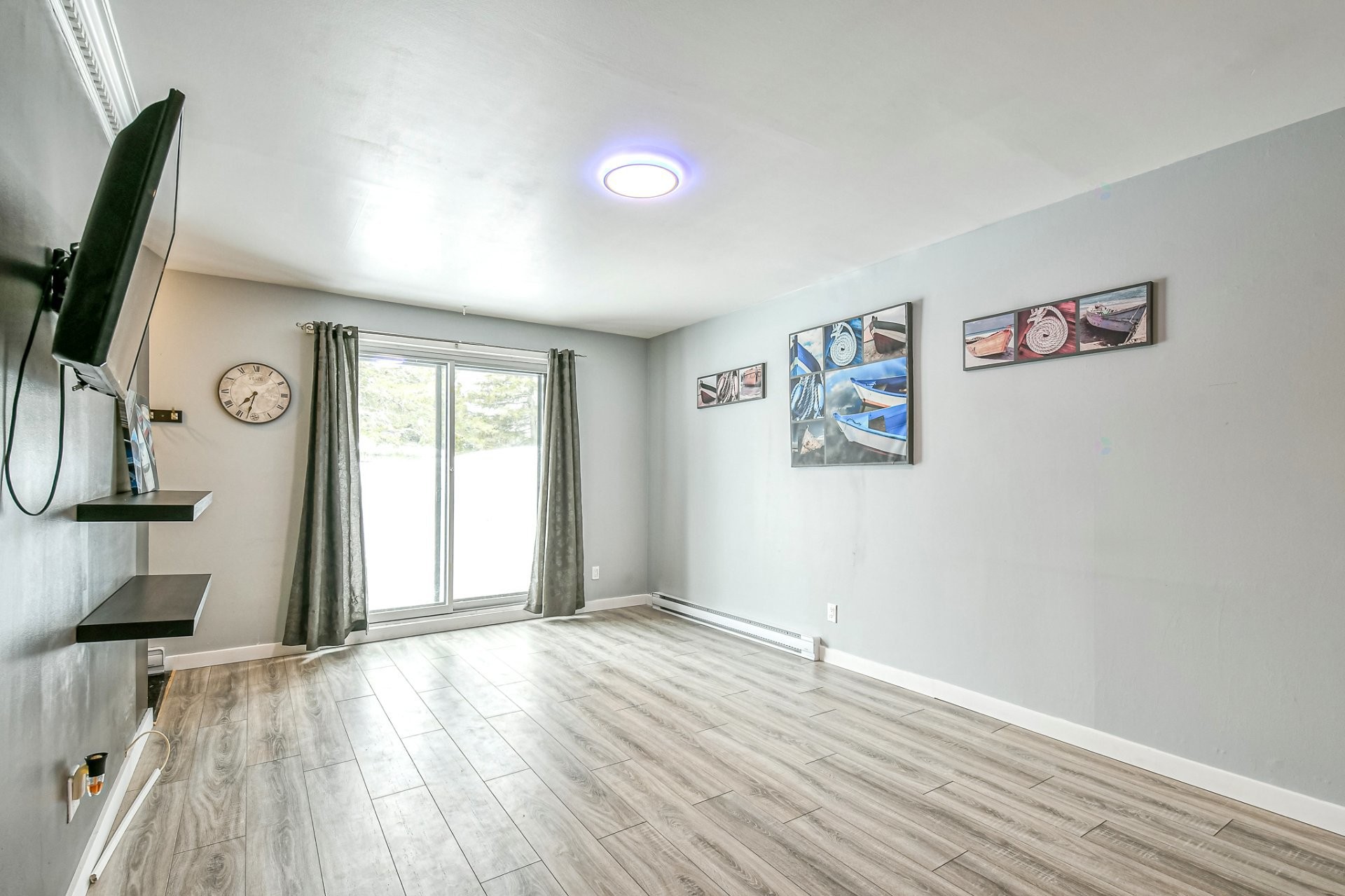 









90


Rue Desjardins

,
Sainte-Agathe-des-Monts,




QC
J8C2W9

