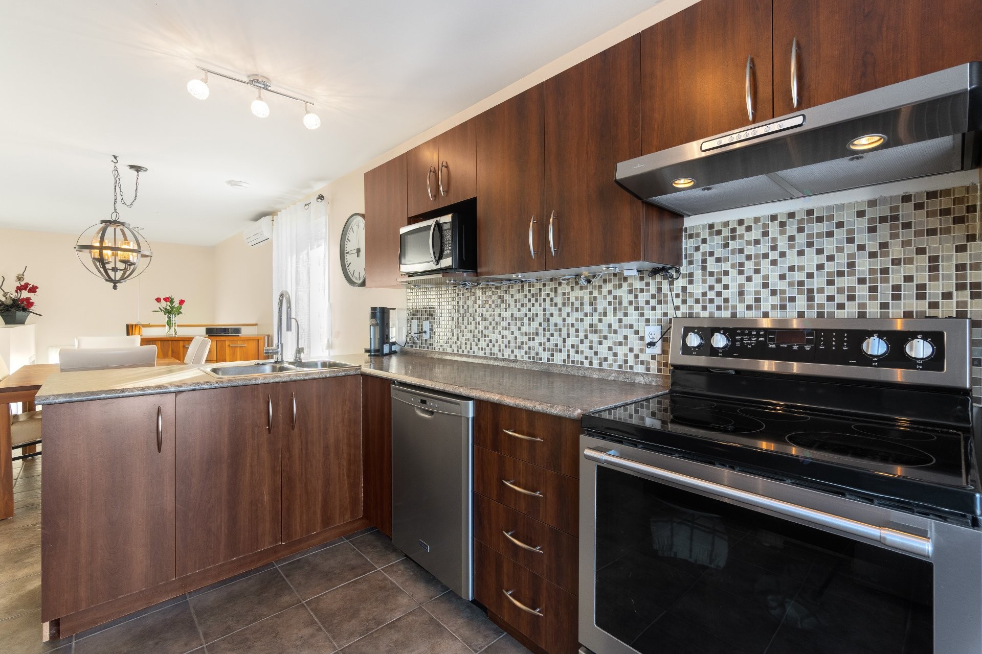 









2698


Rue des Alpes

,
Sherbrooke (Fleurimont),




QC
J1E0C2

