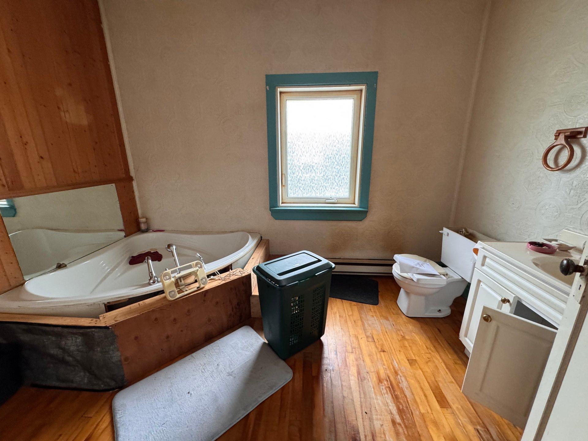 









199


Rue Louisa

,
Gatineau (Buckingham),




QC
J8L1L3

