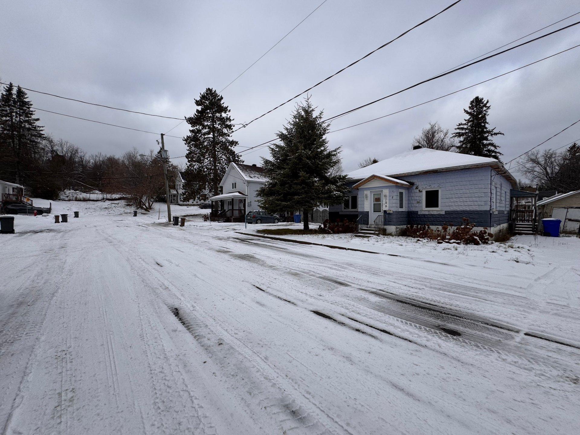 









199


Rue Louisa

,
Gatineau (Buckingham),




QC
J8L1L3

