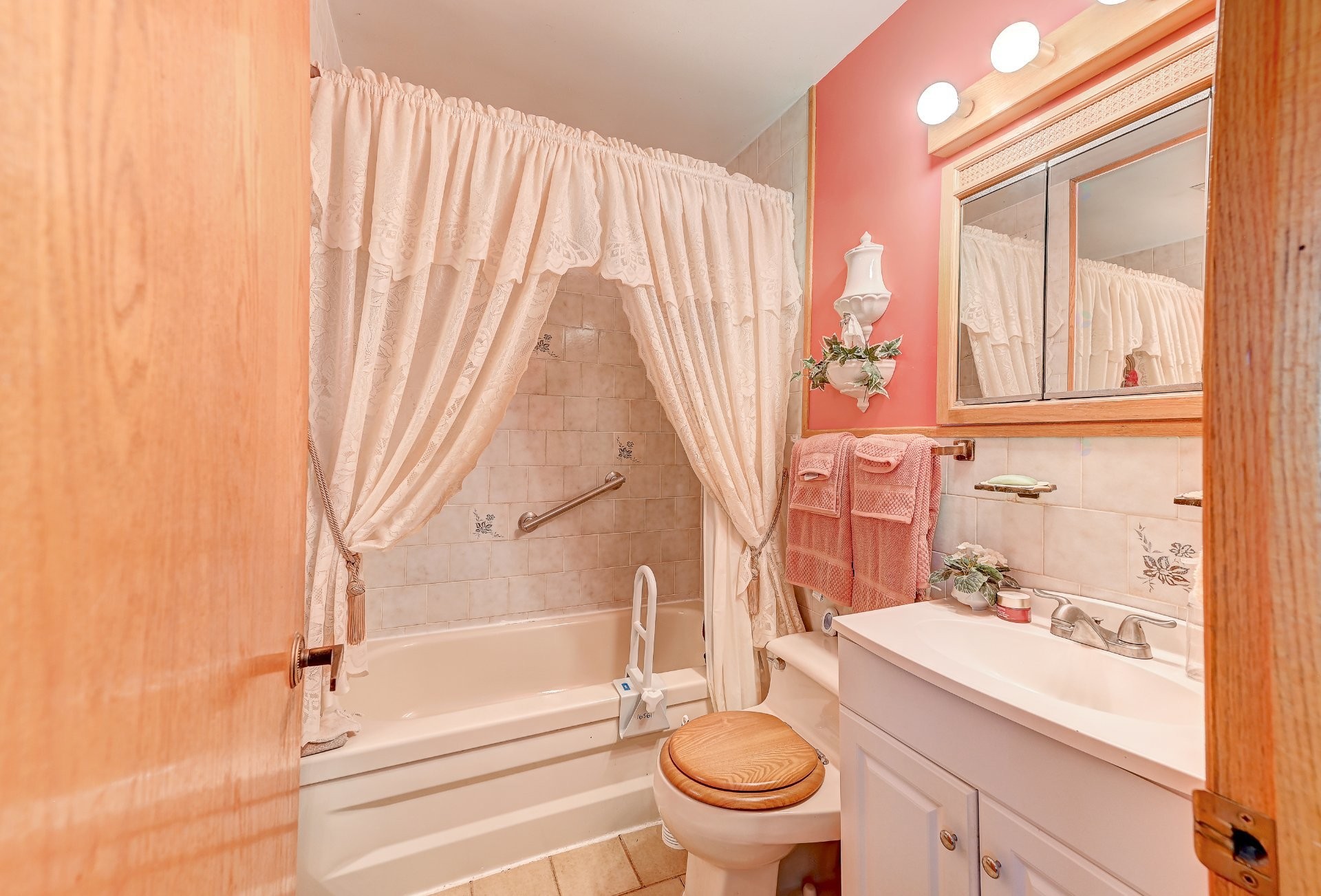 









223


47e Rue O.

,
Venise-en-Québec,




QC
J0J2K0

