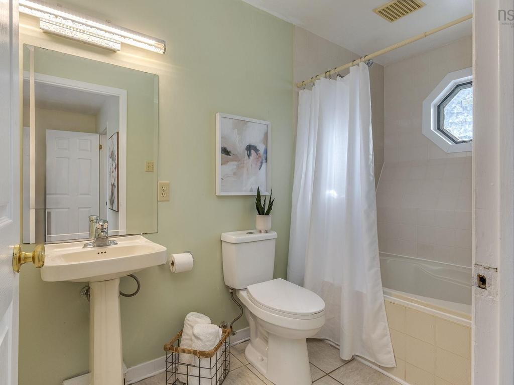 












5 Lisa Court

,
Hammonds Plains,




NS
B4B 1K4

