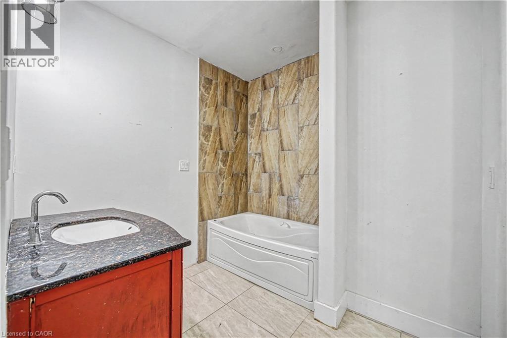 












36 RIVER Street

,
Thorold,




Ontario
L0S1K0

