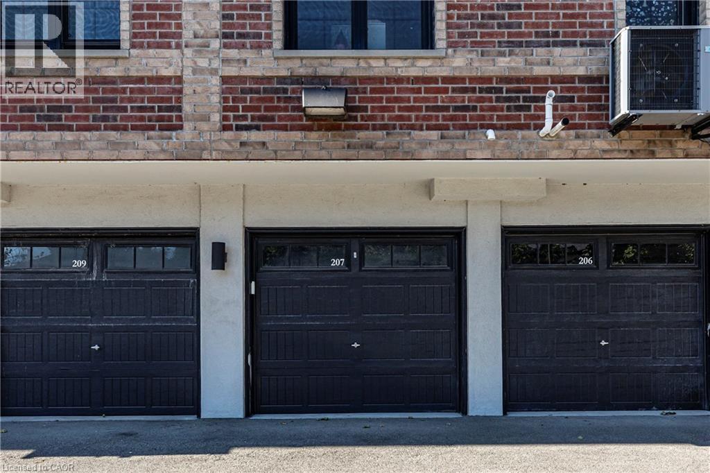 












760 LAKESHORE Road E Unit# 207

,
Mississauga,




Ontario
L5E1C7

