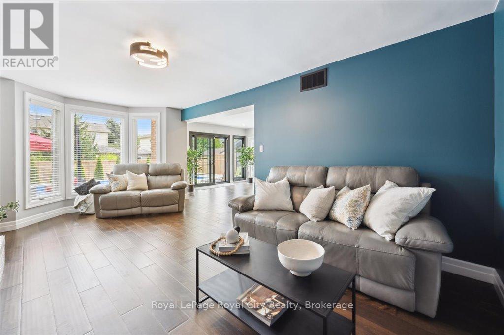 












9 KORTRIGHT ROAD E

,
Guelph (Kortright East),




Ontario
N1G4C8

