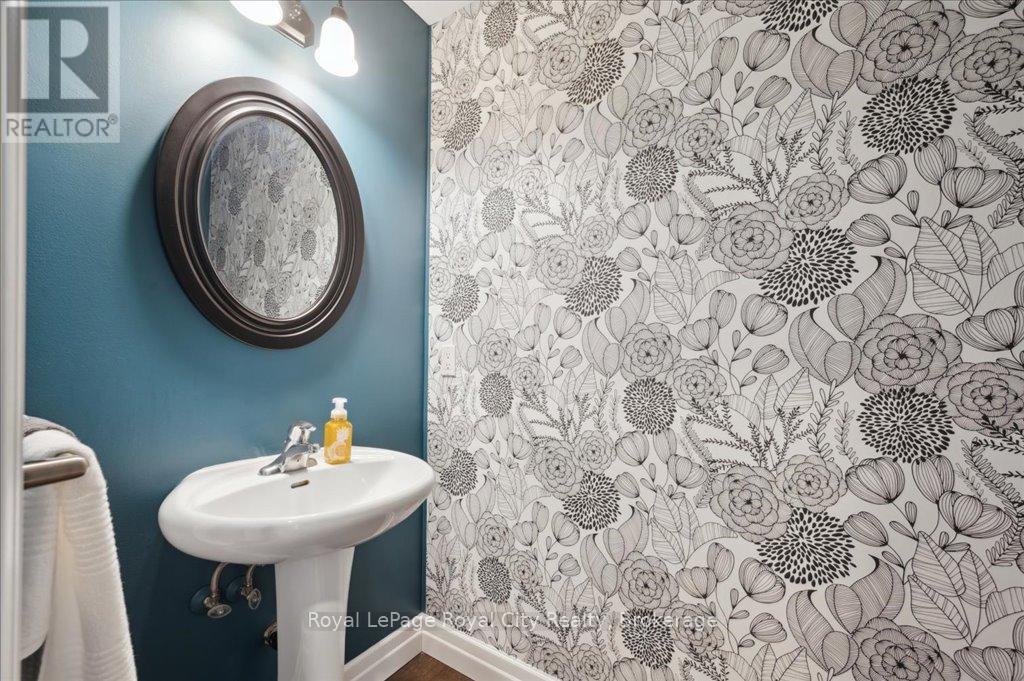 












9 KORTRIGHT ROAD E

,
Guelph (Kortright East),




Ontario
N1G4C8

